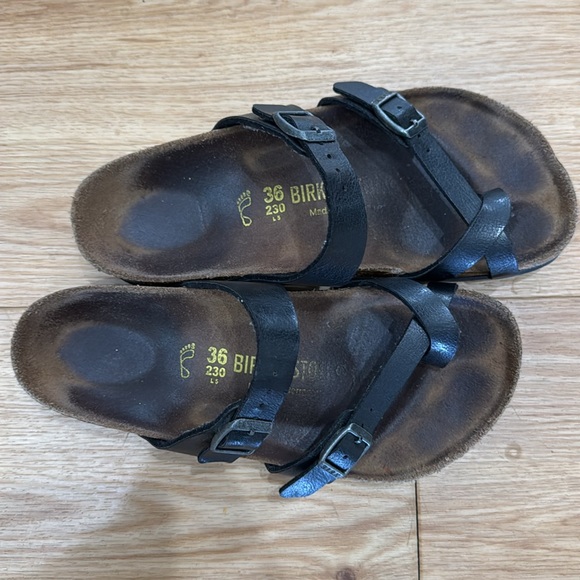 Birkenstock Black Leather Toe-Loop Sandal with Buckle Straps - Picture 5 of 8